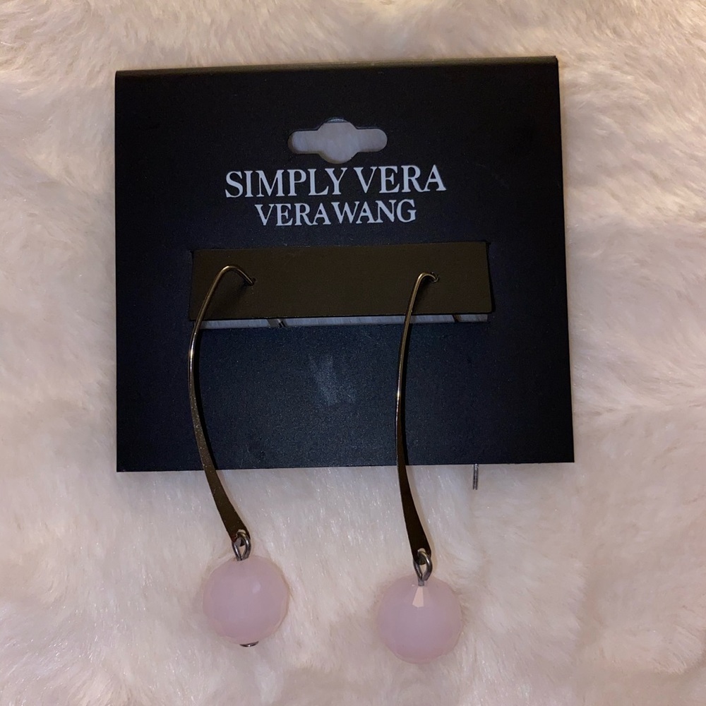 Earring 🙋🏼♀️ - Picture 1 of 2